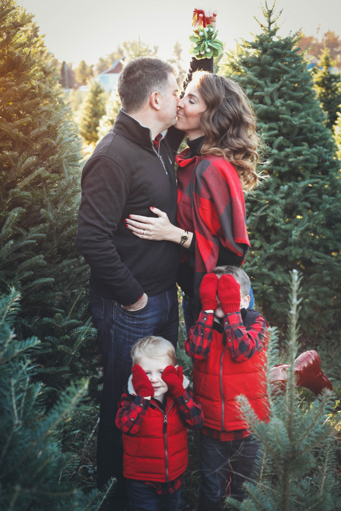 Christmas Family Pictures at the Tree Farm